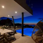 Luxury Seven Seas With Infinity Heated Pool By The Sea In *
