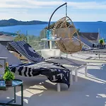 Villa Luxury Seven Seas With Infinity Heated Pool By The Sea In Ražanj