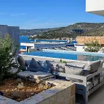 Luxury Seven Seas With Infinity Heated Pool By The Sea In