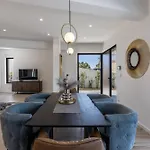 Luxury Seven Seas With Infinity Heated Pool By The Sea In Villa Ražanj