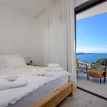 Villa Luxury Seven Seas With Infinity Heated Pool By The Sea In