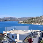 Luxury Seven Seas With Infinity Heated Pool By The Sea In Ražanj