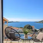 Villa Luxury Seven Seas With Infinity Heated Pool By The Sea In *
