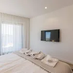Luxury Seven Seas With Infinity Heated Pool By The Sea In *