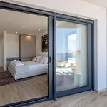 Villa Luxury Seven Seas With Infinity Heated Pool By The Sea In