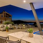Villa Luxury Seven Seas With Infinity Heated Pool By The Sea In