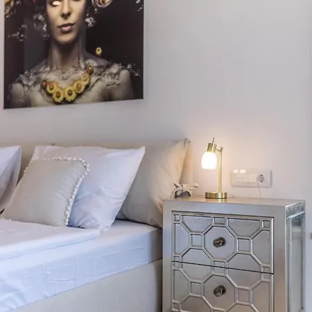 Luxury Seven Seas With Infinity Heated Pool By The Sea In