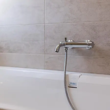 Luxury Seven Seas With Infinity Heated Pool By The Sea In Willa