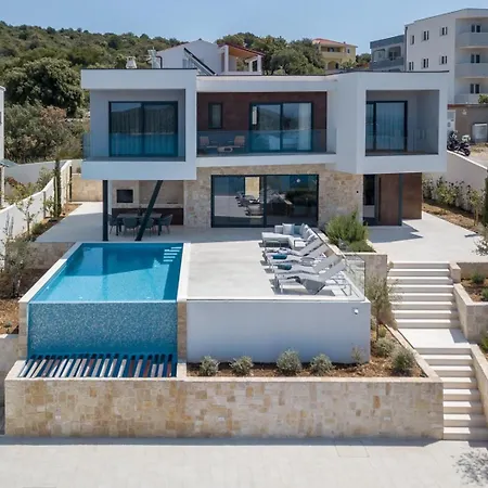 Luxury Seven Seas With Infinity Heated Pool By The Sea In Villa *