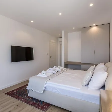 Luxury Seven Seas With Infinity Heated Pool By The Sea In Villa Razanj