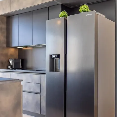 Luxury Seven Seas With Infinity Heated Pool By The Sea In Willa Ražanj