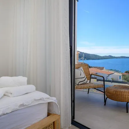 Luxury Seven Seas With Infinity Heated Pool By The Sea In *