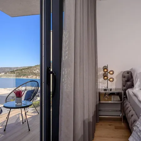 Luxury Seven Seas With Infinity Heated Pool By The Sea In Willa