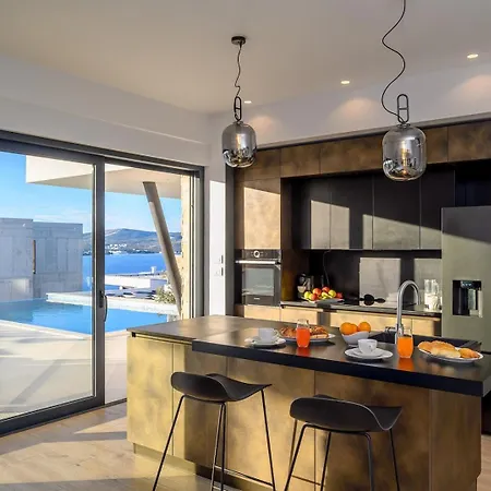 Villa Luxury Seven Seas With Infinity Heated Pool By The Sea In *