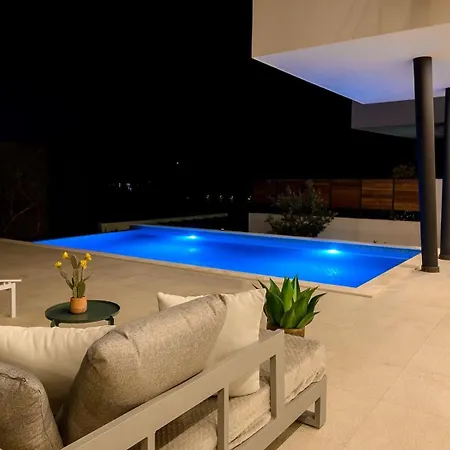 Villa Luxury Seven Seas With Infinity Heated Pool By The Sea In Ražanj