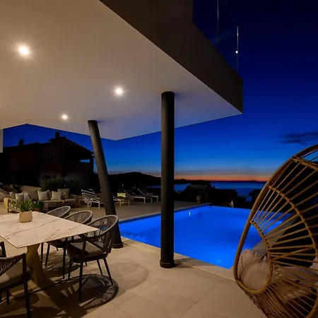 Villa Luxury Seven Seas With Infinity Heated Pool By The Sea In