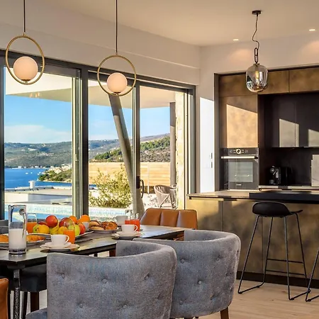 Luxury Seven Seas With Infinity Heated Pool By The Sea In Villa