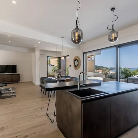 Luxury Seven Seas With Infinity Heated Pool By The Sea In Villa *