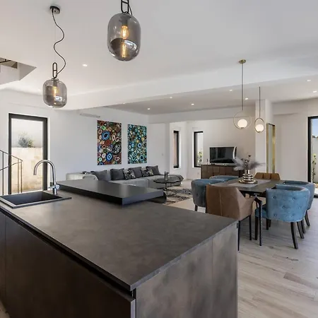 Villa Luxury Seven Seas With Infinity Heated Pool By The Sea In *