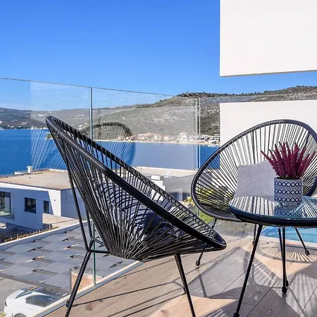 Luxury Seven Seas With Infinity Heated Pool By The Sea In Villa *