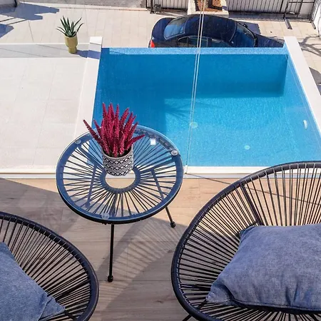 Luxury Seven Seas With Infinity Heated Pool By The Sea In Villa Razanj