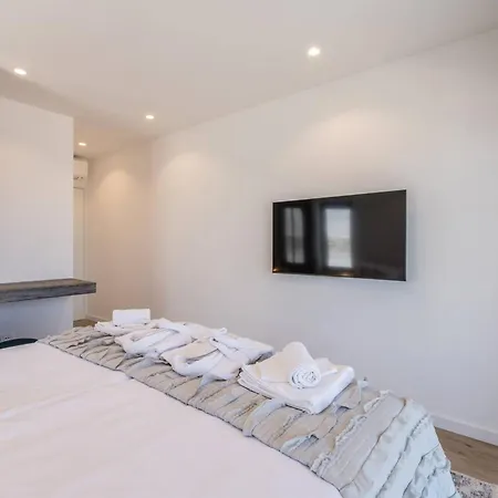Luxury Seven Seas With Infinity Heated Pool By The Sea In Villa Razanj