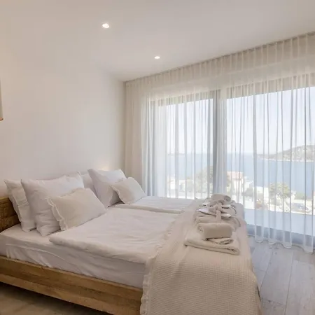 Luxury Seven Seas With Infinity Heated Pool By The Sea In