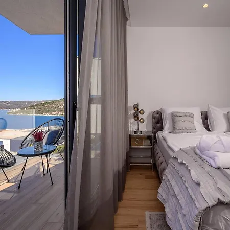 Luxury Seven Seas With Infinity Heated Pool By The Sea In Villa *