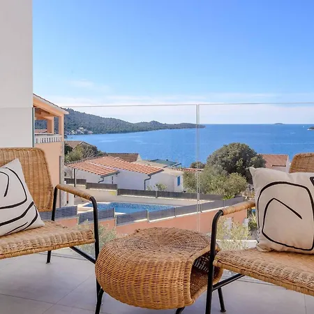 Luxury Seven Seas With Infinity Heated Pool By The Sea In *