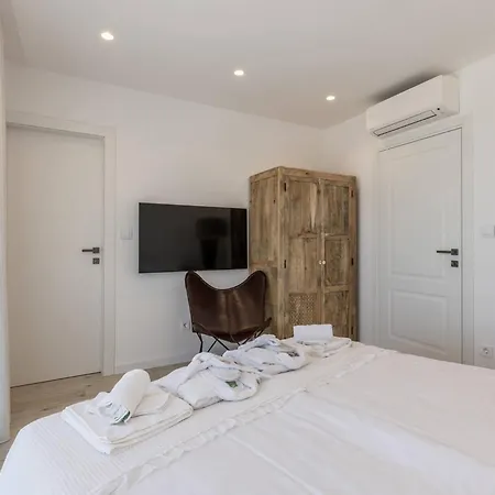 Luxury Seven Seas With Infinity Heated Pool By The Sea In Villa *