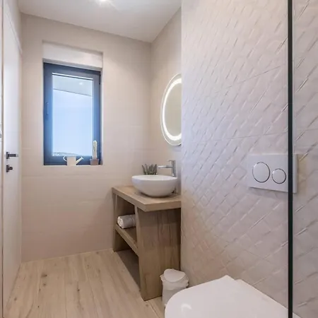 Luxury Seven Seas With Infinity Heated Pool By The Sea In * Razanj