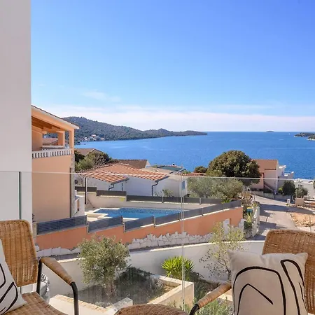 Luxury Seven Seas With Infinity Heated Pool By The Sea In *