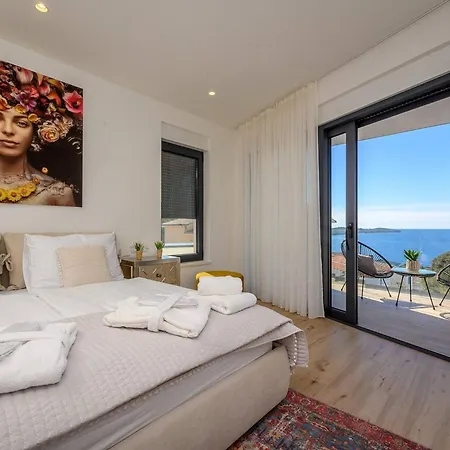 Luxury Seven Seas With Infinity Heated Pool By The Sea In Villa *