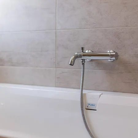 Villa Luxury Seven Seas With Infinity Heated Pool By The Sea In Razanj