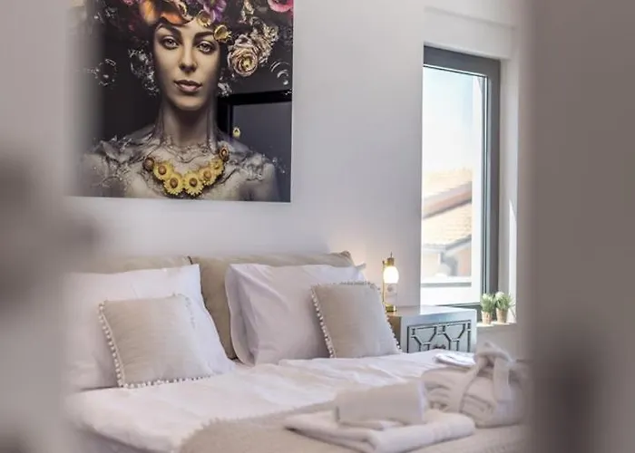 Luxury Seven Seas With Infinity Heated Pool By The Sea In Villa *