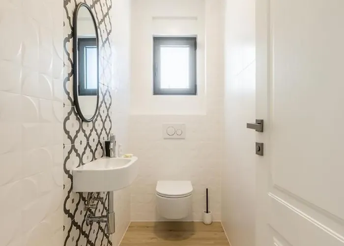 Luxury Seven Seas With Infinity Heated Pool By The Sea In Villa