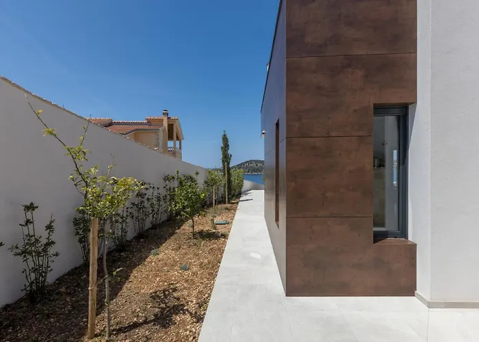 Luxury Seven Seas With Infinity Heated Pool By The Sea In Ražanj