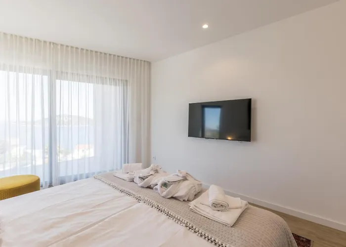 Luxury Seven Seas With Infinity Heated Pool By The Sea In Ražanj