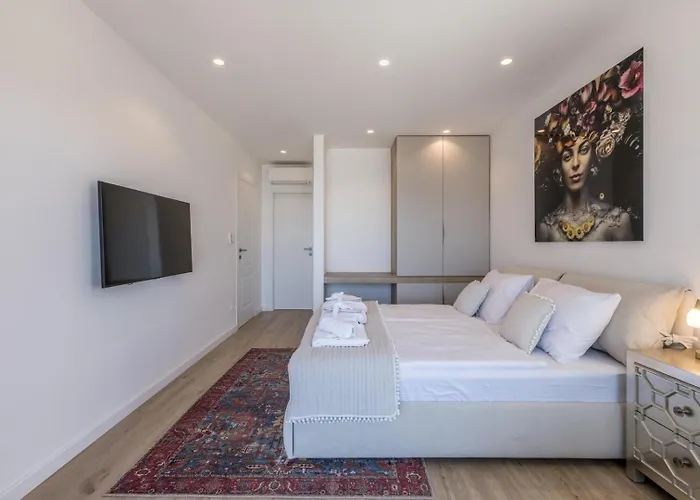 Luxury Seven Seas With Infinity Heated Pool By The Sea In * Ražanj