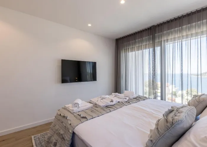 Luxury Seven Seas With Infinity Heated Pool By The Sea In * Ražanj