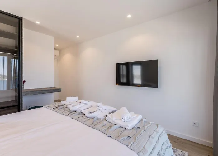 Luxury Seven Seas With Infinity Heated Pool By The Sea In Villa *