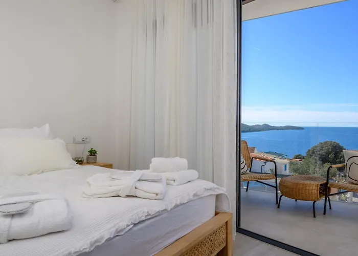 Villa Luxury Seven Seas With Infinity Heated Pool By The Sea In