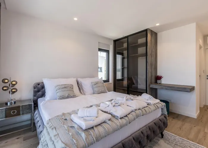 Villa Luxury Seven Seas With Infinity Heated Pool By The Sea In Ražanj