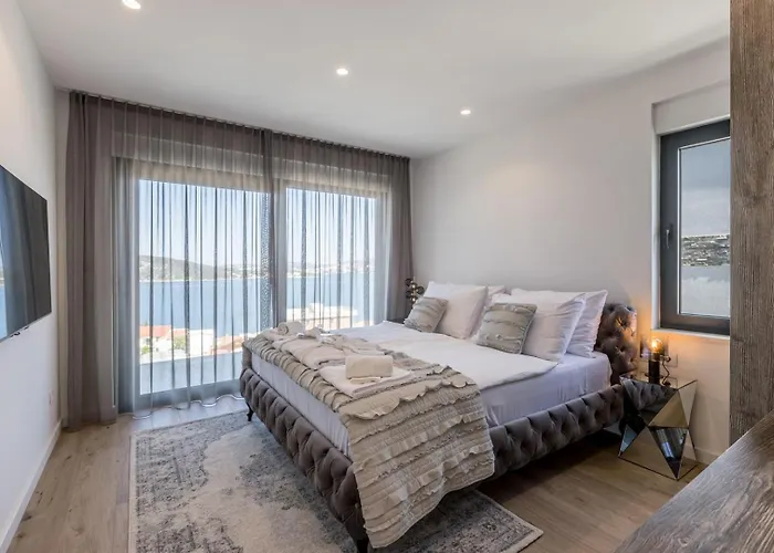 Luxury Seven Seas With Infinity Heated Pool By The Sea In * Ražanj