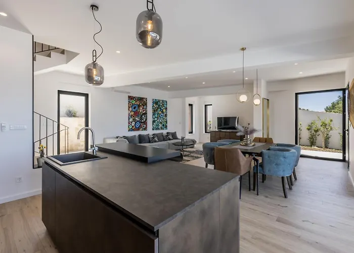 Luxury Seven Seas With Infinity Heated Pool By The Sea In *