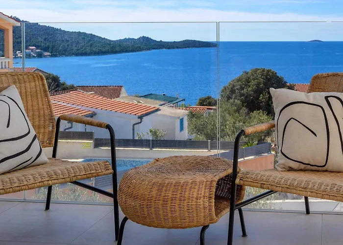 Luxury Seven Seas With Infinity Heated Pool By The Sea In Villa Ražanj