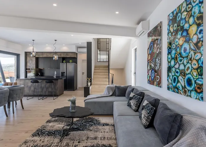 Luxury Seven Seas With Infinity Heated Pool By The Sea In Villa