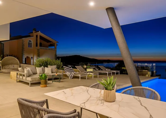 Luxury Seven Seas With Infinity Heated Pool By The Sea In Ražanj