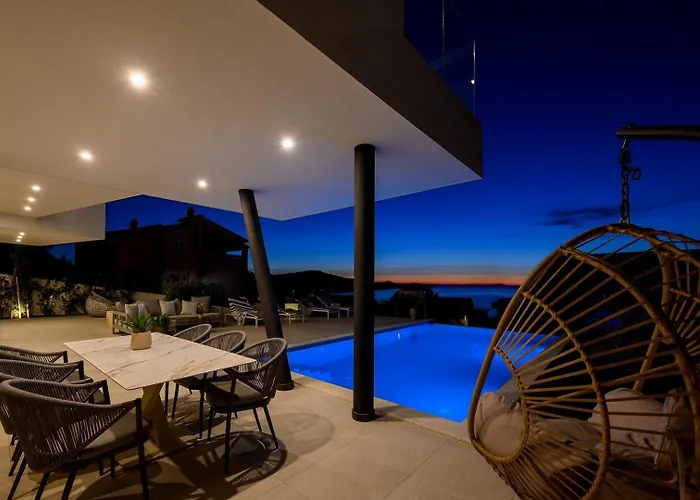 Luxury Seven Seas With Infinity Heated Pool By The Sea In Villa *