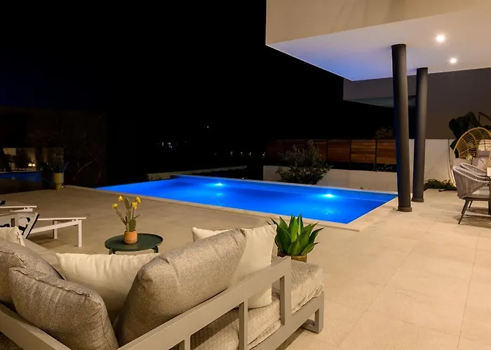 Villa Luxury Seven Seas With Infinity Heated Pool By The Sea In Ražanj